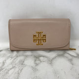 TORY BURCH WOMEN'S WALLET/WRISTLET blush-taupe gold