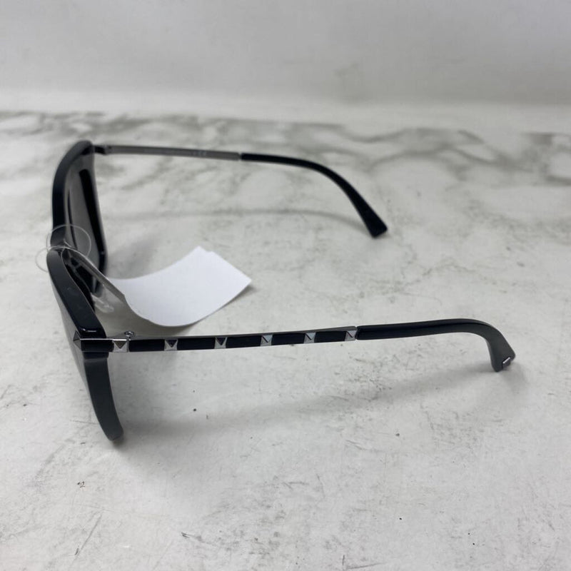 VALENTINO WOMEN'S SUNGLASSES black