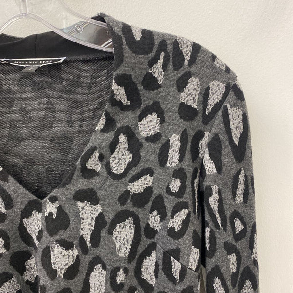 MELANIE LYNE WOMEN'S SWEATER leopard print with silver S