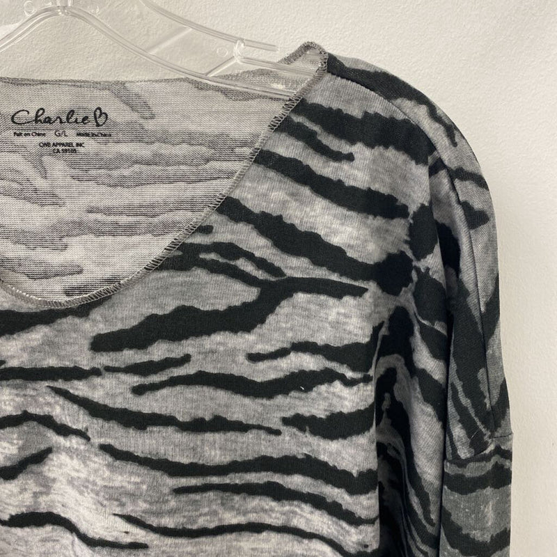 CHARLIE B WOMEN'S TOP grey black animal print L
