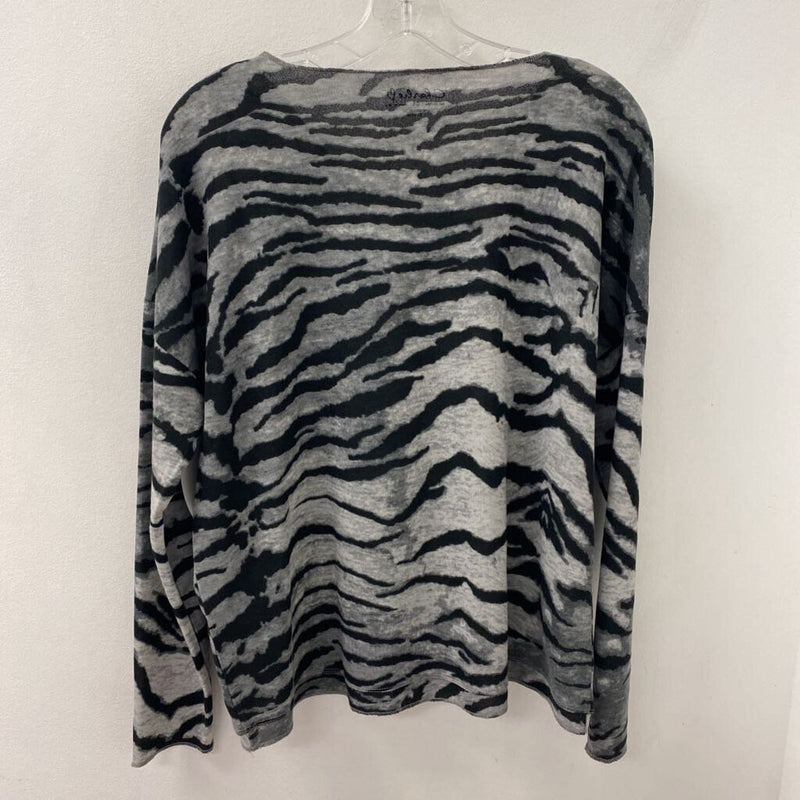 CHARLIE B WOMEN'S TOP grey black animal print L