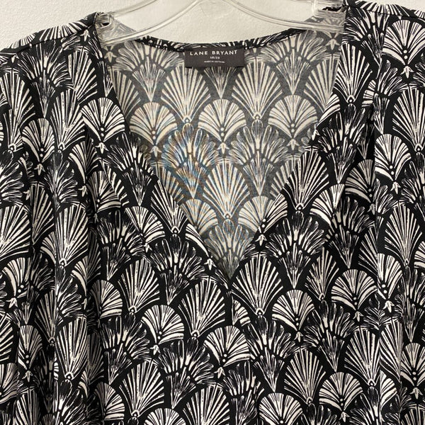 LANE BRYANT WOMEN'S PLUS TOP black white 18/20
