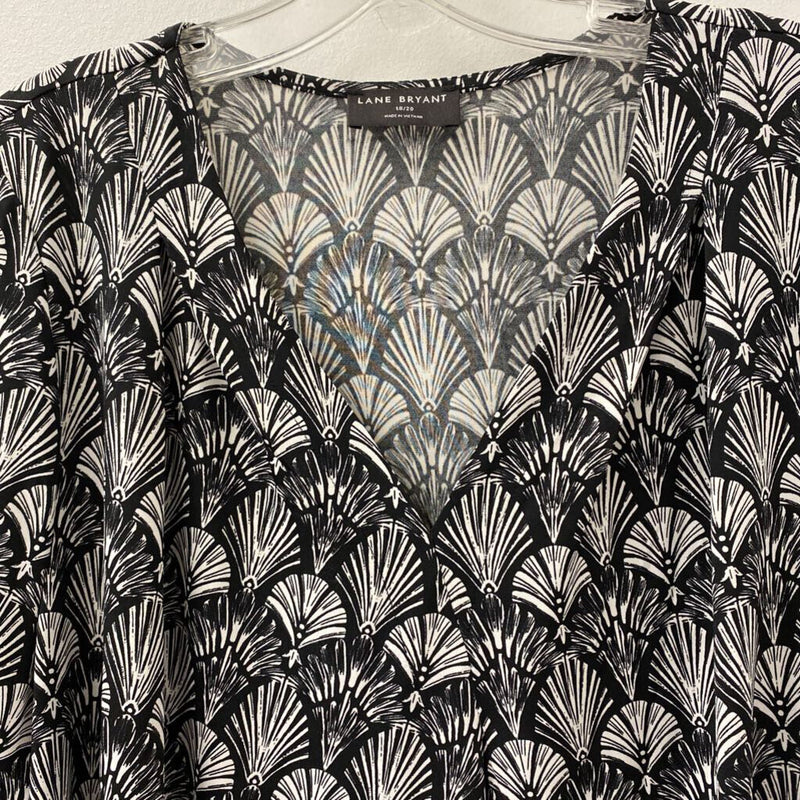 LANE BRYANT WOMEN'S PLUS TOP black white 18/20