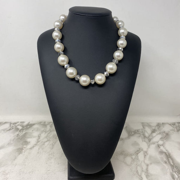 White House Black Market WOMEN'S NECKLACE white clear
