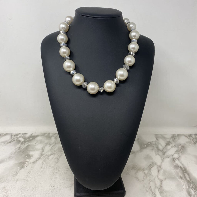 White House Black Market WOMEN'S NECKLACE white clear