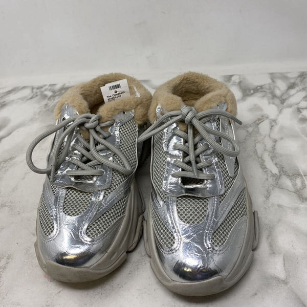 STEVE MADDEN WOMEN'S SNEAKERS silver ?