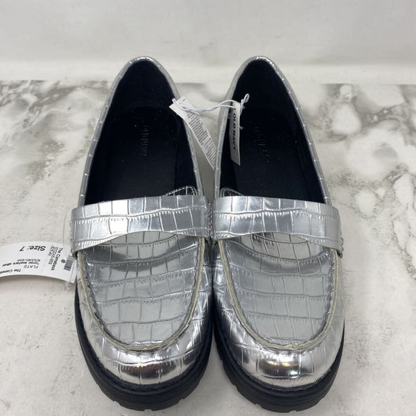 OLD NAVY WOMEN'S FLATS silver 7
