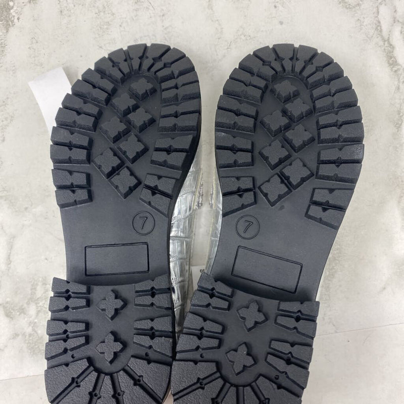 OLD NAVY WOMEN'S FLATS silver 7