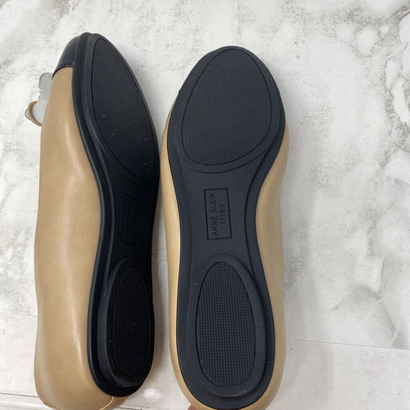 ANNE KLEIN WOMEN'S FLATS camel black 9.5