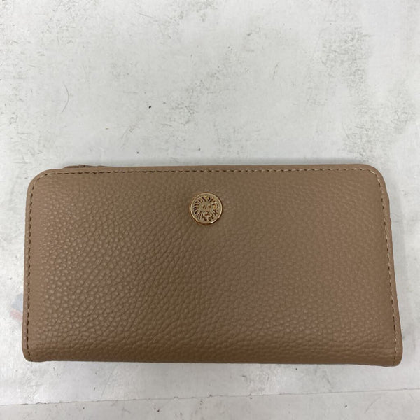 ANNE KLEIN WOMEN'S WALLET/WRISTLET beige