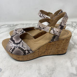 CLARKS WOMEN'S SANDALS snake embossed 7.5