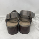 CLARKS WOMEN'S SANDALS silver beige 6.5